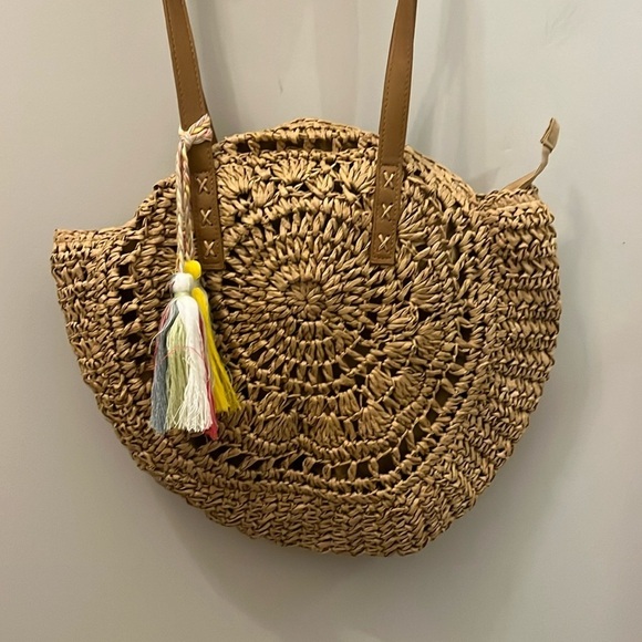 Circular Straw Bag Paper Tassels Summer Vacation Beach Pool - Picture 1 of 7